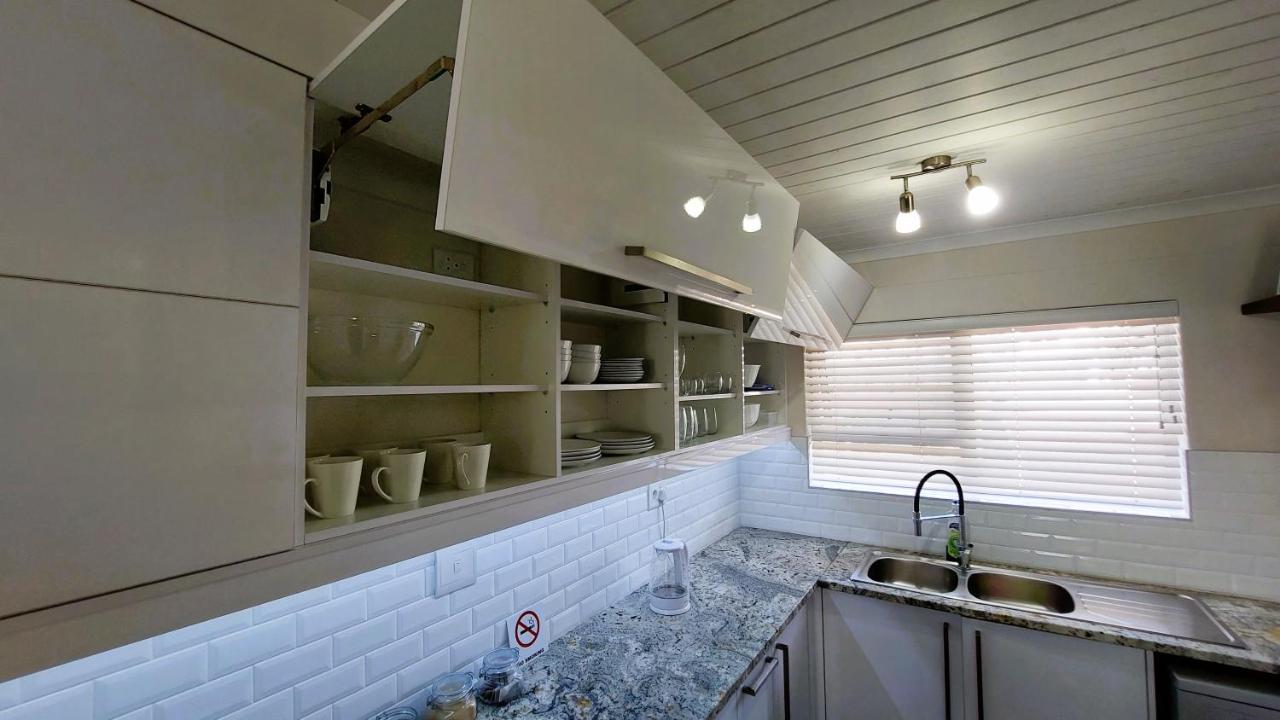 Nautilus 2 Bedroom Self-Catering Apartment ซวาคอปมุนด์ ภายนอก รูปภาพ