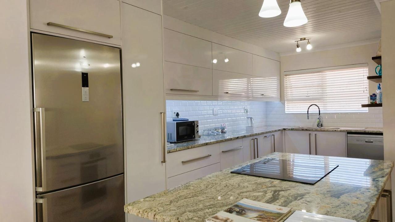 Nautilus 2 Bedroom Self-Catering Apartment ซวาคอปมุนด์ ภายนอก รูปภาพ