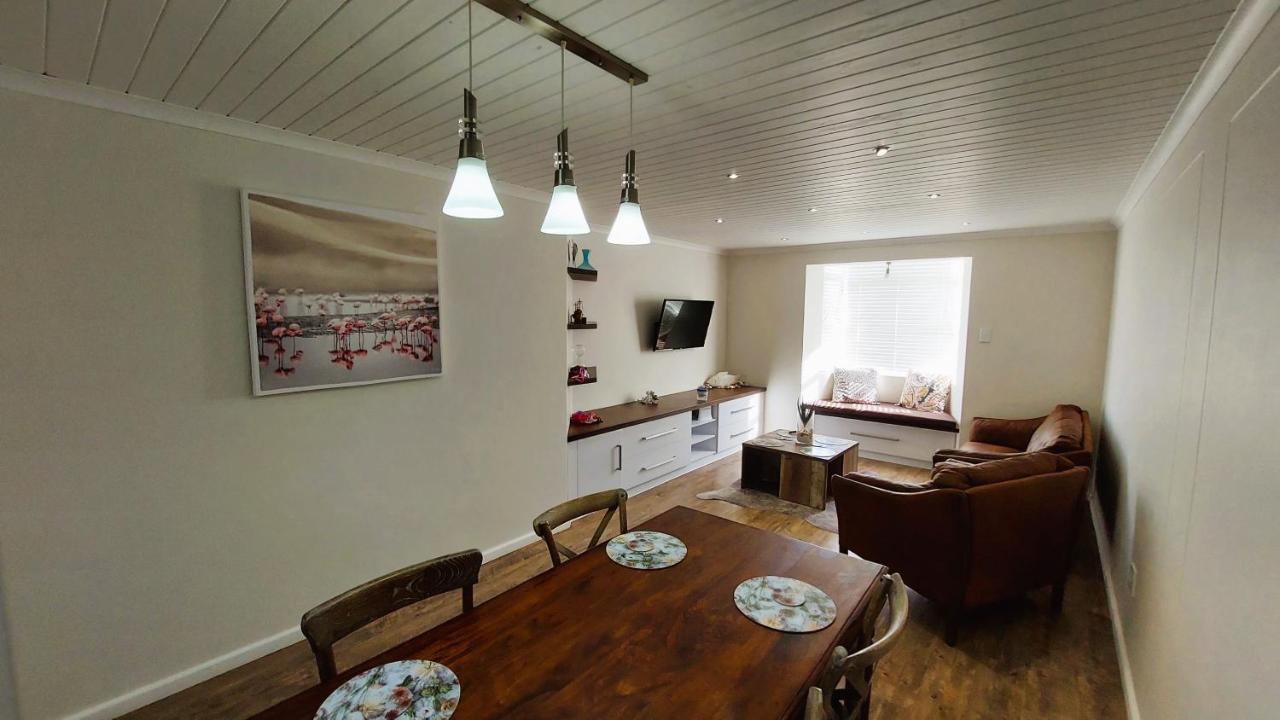 Nautilus 2 Bedroom Self-Catering Apartment ซวาคอปมุนด์ ภายนอก รูปภาพ