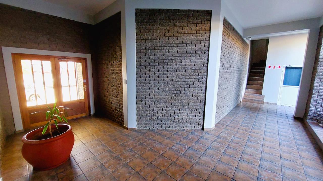 Nautilus 2 Bedroom Self-Catering Apartment ซวาคอปมุนด์ ภายนอก รูปภาพ