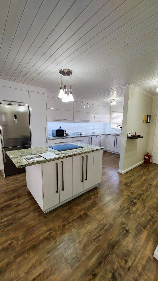 Nautilus 2 Bedroom Self-Catering Apartment ซวาคอปมุนด์ ภายนอก รูปภาพ