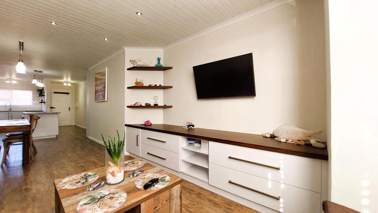 Nautilus 2 Bedroom Self-Catering Apartment ซวาคอปมุนด์ ภายนอก รูปภาพ