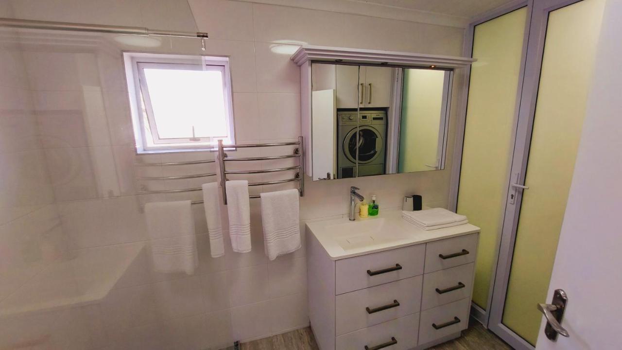 Nautilus 2 Bedroom Self-Catering Apartment ซวาคอปมุนด์ ภายนอก รูปภาพ